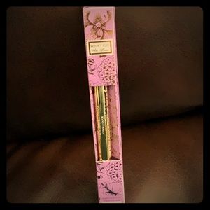 Winky Lux Uni-brow universal eyebrow pencil